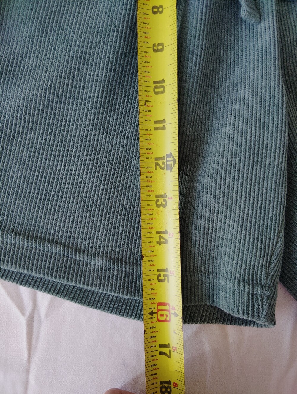 Negative Space Ribbed Drawstring Shorts - Green M - Picture 3 of 6